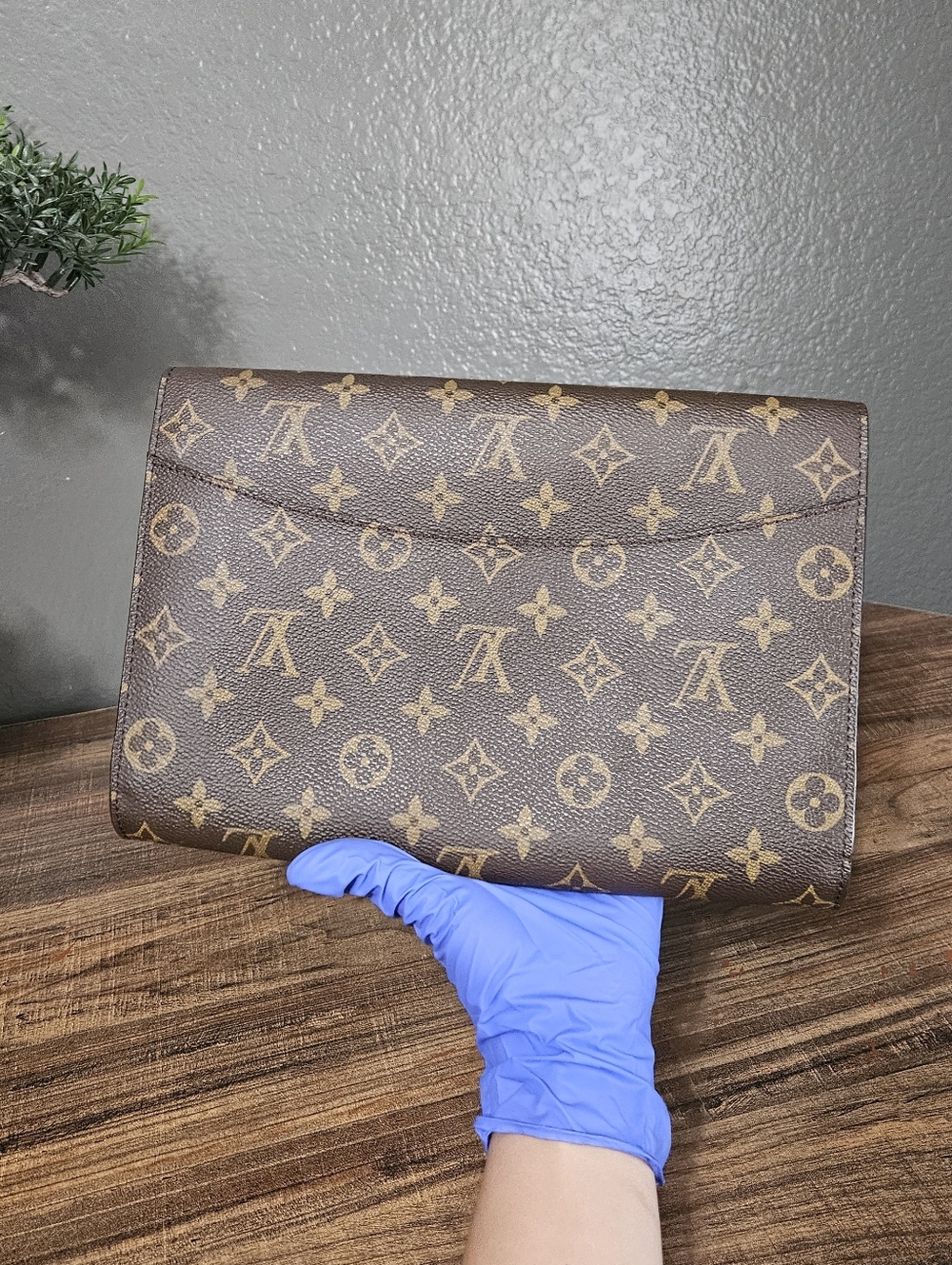 Authentic Louis Vuitton Bordeaux Monogram Canvas Crossbody/Clutch Bag - Picture 4 of 16